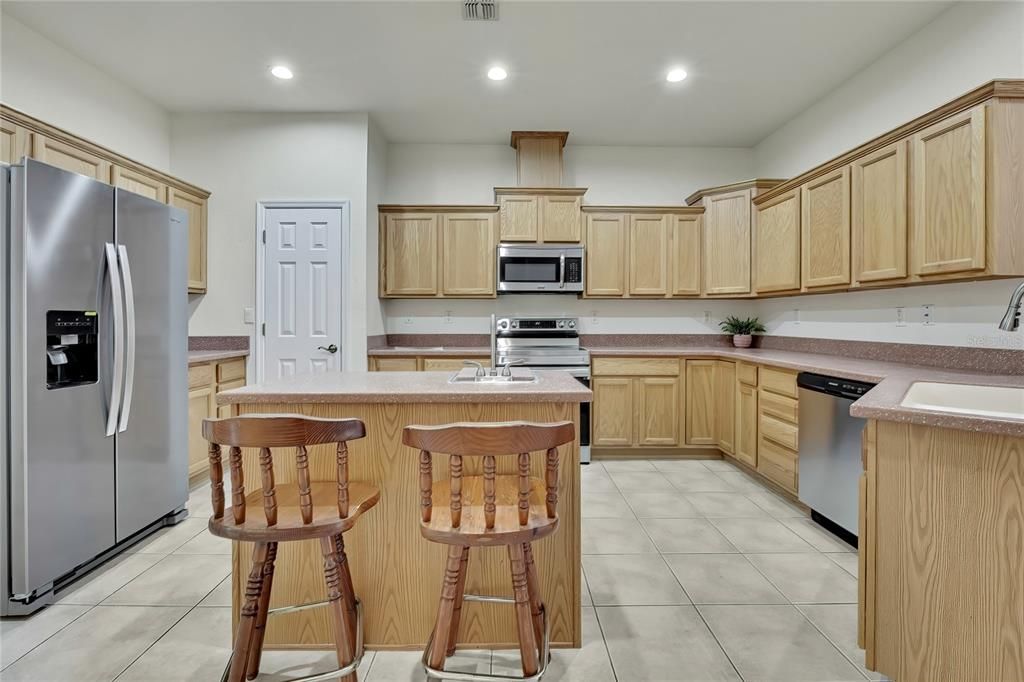 For Rent: $2,195 (3 beds, 3 baths, 1974 Square Feet)