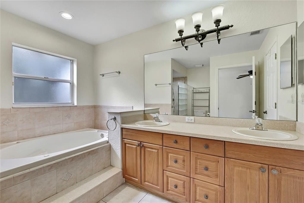 For Rent: $2,195 (3 beds, 3 baths, 1974 Square Feet)