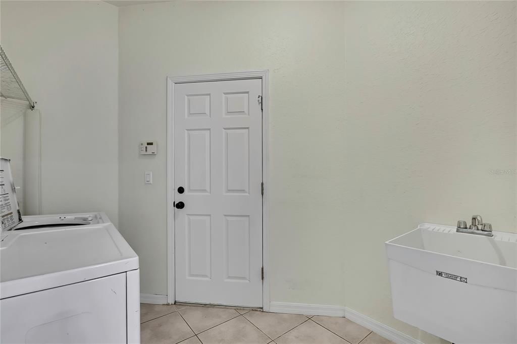 For Rent: $2,195 (3 beds, 3 baths, 1974 Square Feet)