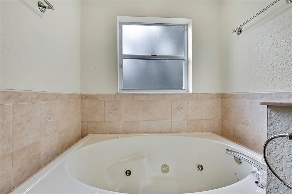 For Rent: $2,195 (3 beds, 3 baths, 1974 Square Feet)