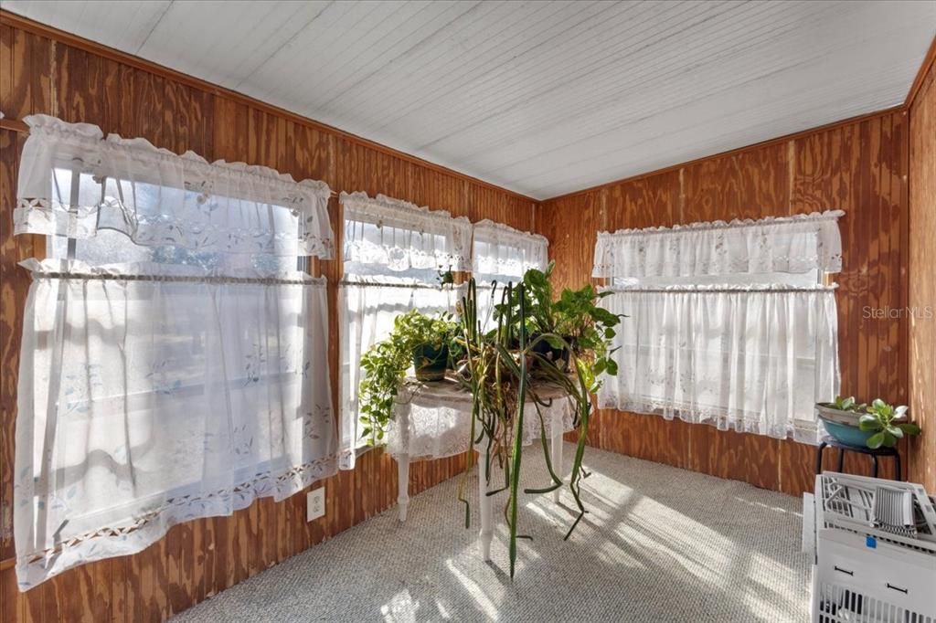 For Sale: $109,900 (2 beds, 1 baths, 784 Square Feet)