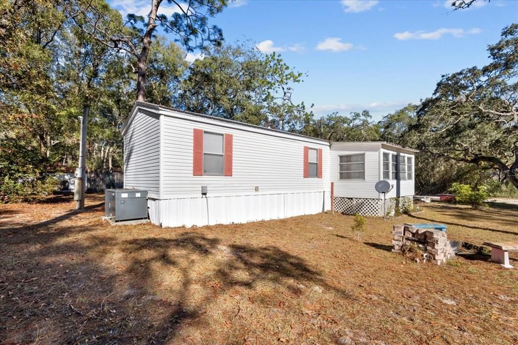 For Sale: $109,900 (2 beds, 1 baths, 784 Square Feet)