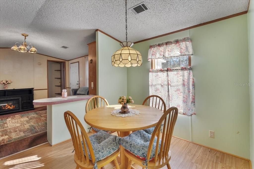 For Sale: $109,900 (2 beds, 1 baths, 784 Square Feet)