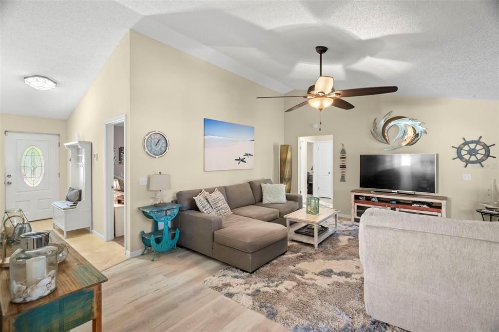 For Sale: $533,000 (3 beds, 2 baths, 1528 Square Feet)