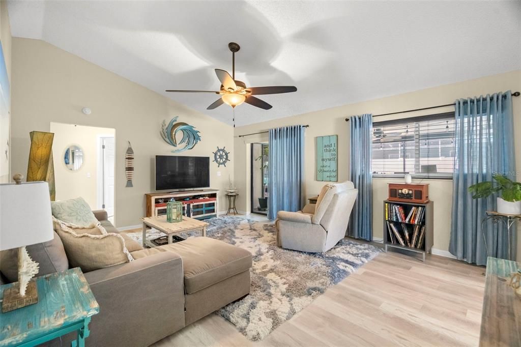 For Sale: $533,000 (3 beds, 2 baths, 1528 Square Feet)