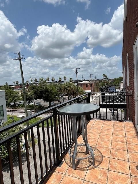 For Rent: $2,150 (2 beds, 2 baths, 1064 Square Feet)