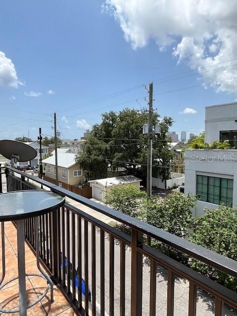 For Rent: $2,150 (2 beds, 2 baths, 1064 Square Feet)