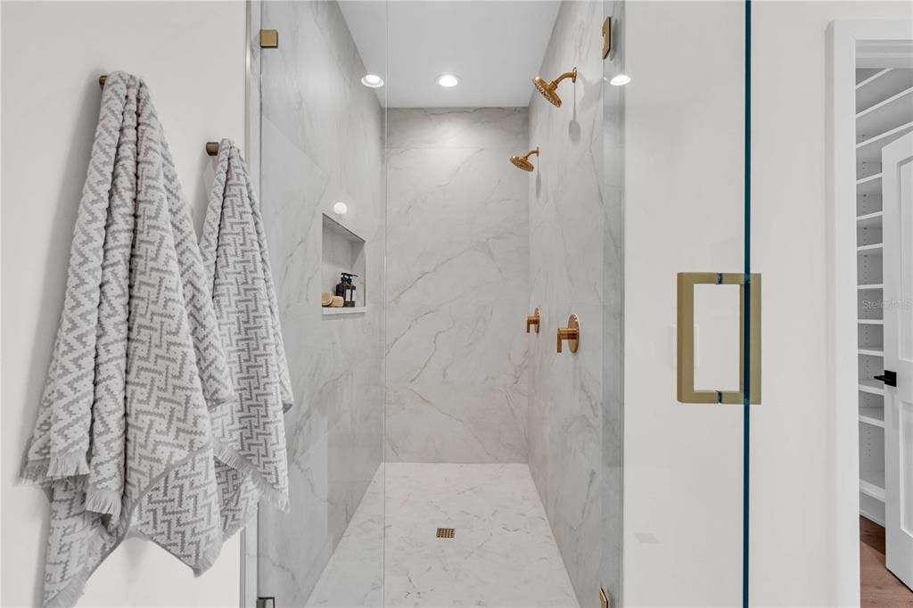 В аренду: $8,495 (4 спален, 3 ванн, 3313 Квадратных фут)