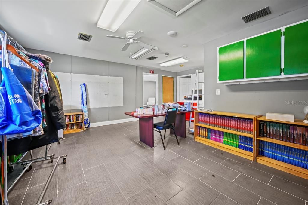 На продажу: $1,095,000 (4 спален, 2 ванн, 3534 Квадратных фут)