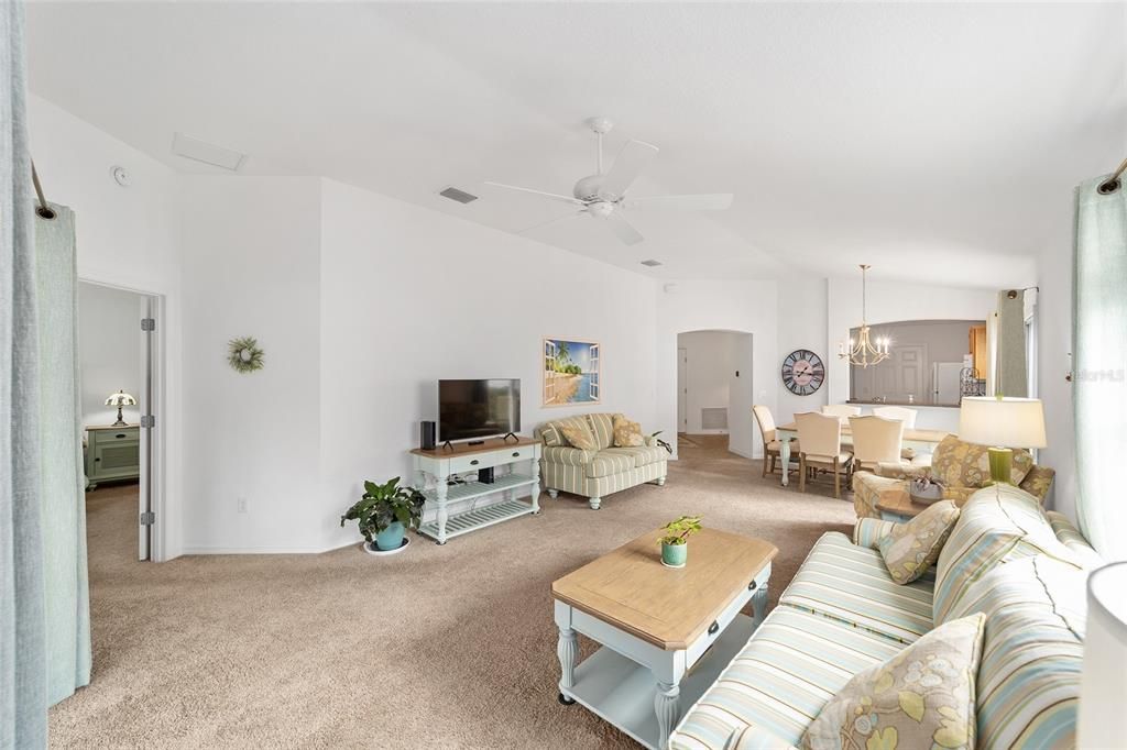 For Sale: $314,900 (2 beds, 2 baths, 1206 Square Feet)