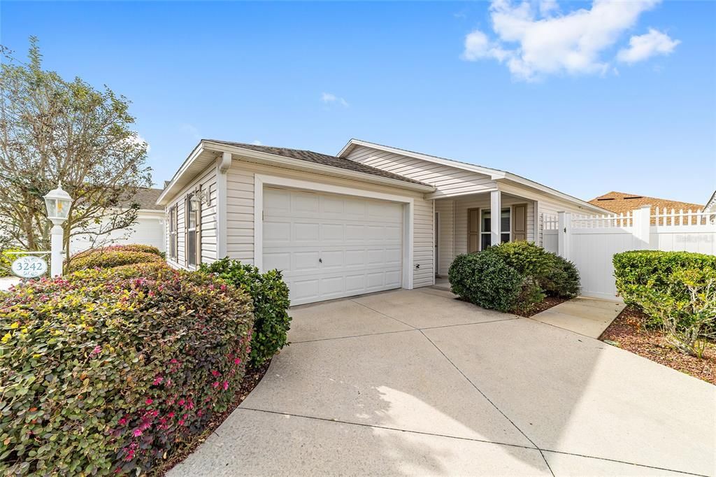 For Sale: $314,900 (2 beds, 2 baths, 1206 Square Feet)