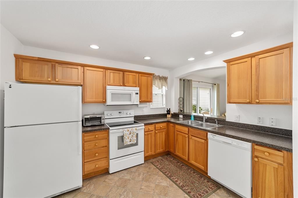 For Sale: $314,900 (2 beds, 2 baths, 1206 Square Feet)