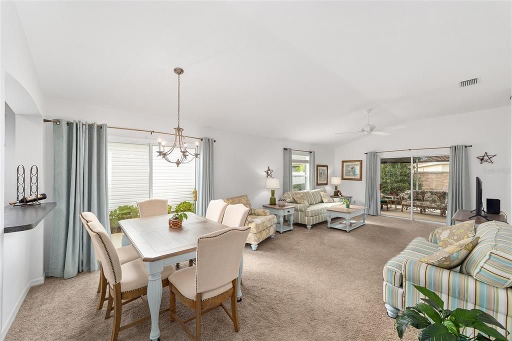 For Sale: $314,900 (2 beds, 2 baths, 1206 Square Feet)