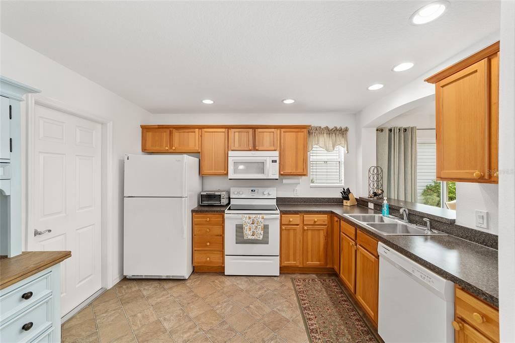For Sale: $314,900 (2 beds, 2 baths, 1206 Square Feet)