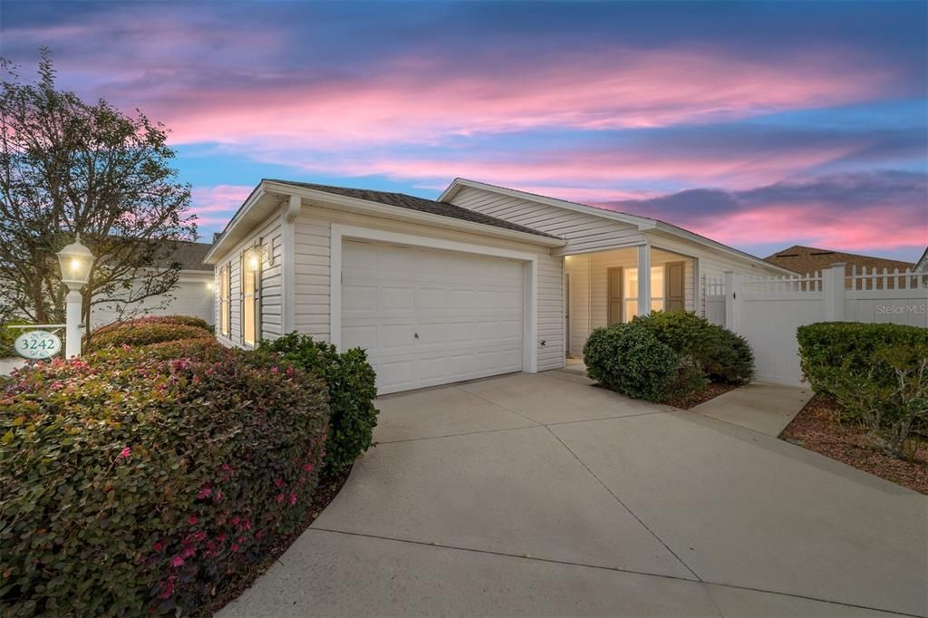 For Sale: $314,900 (2 beds, 2 baths, 1206 Square Feet)