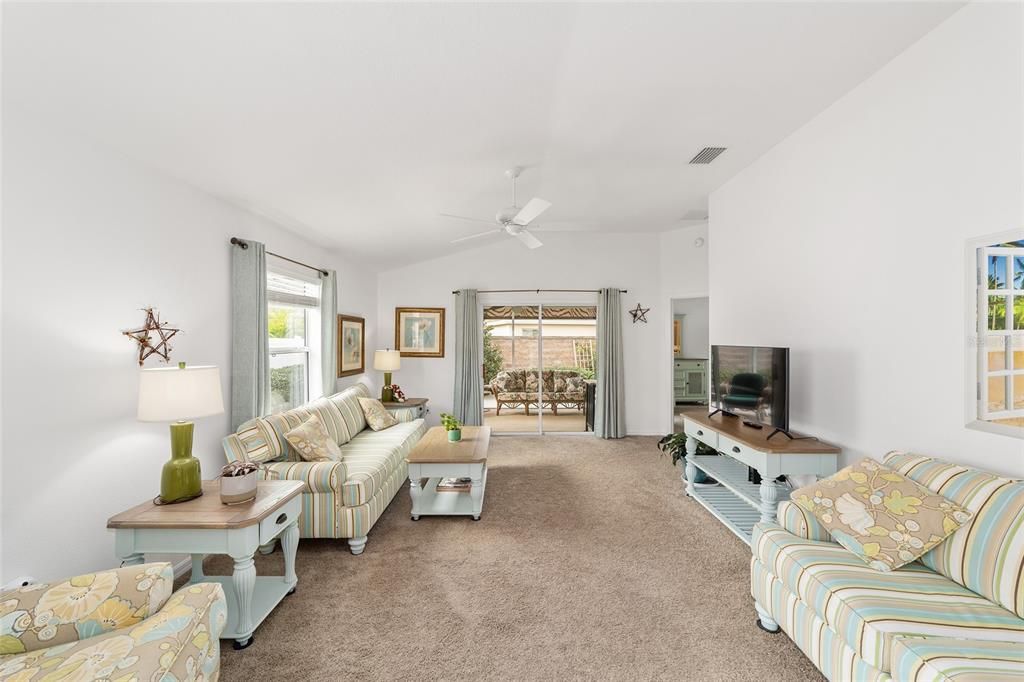 For Sale: $314,900 (2 beds, 2 baths, 1206 Square Feet)