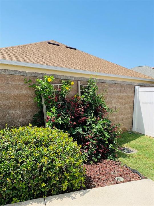 For Sale: $314,900 (2 beds, 2 baths, 1206 Square Feet)