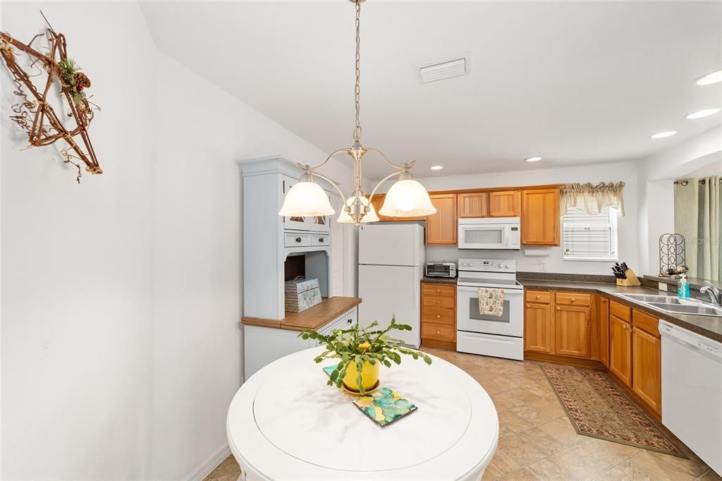 For Sale: $314,900 (2 beds, 2 baths, 1206 Square Feet)