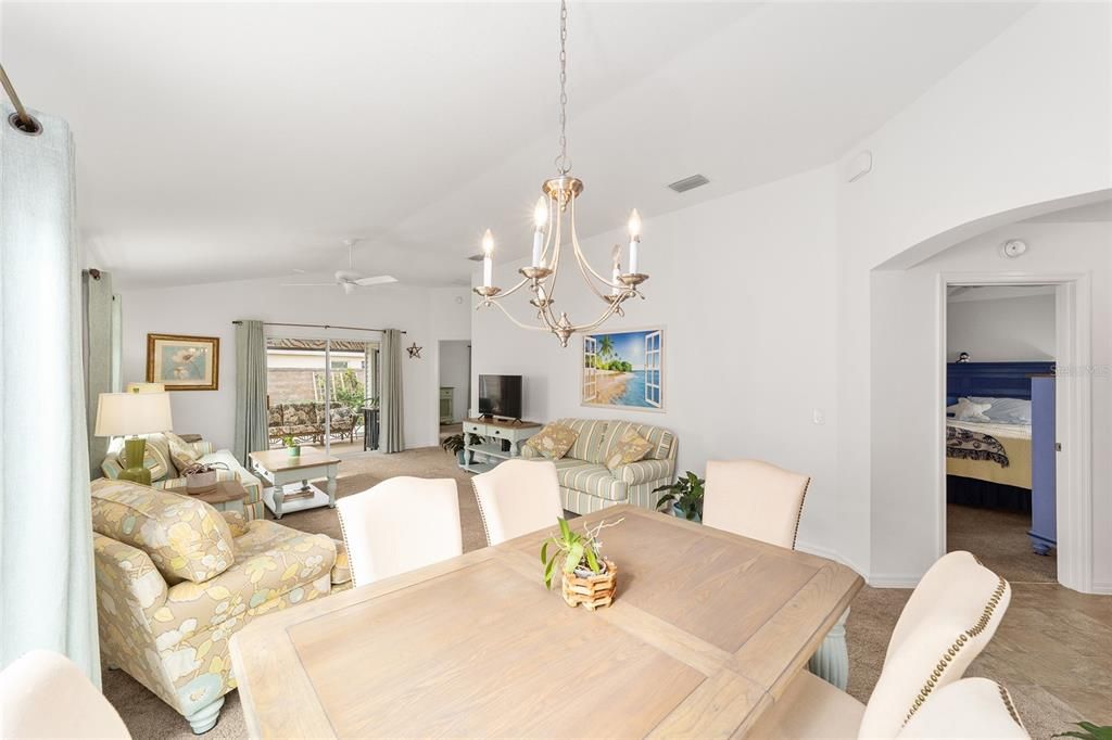 For Sale: $314,900 (2 beds, 2 baths, 1206 Square Feet)