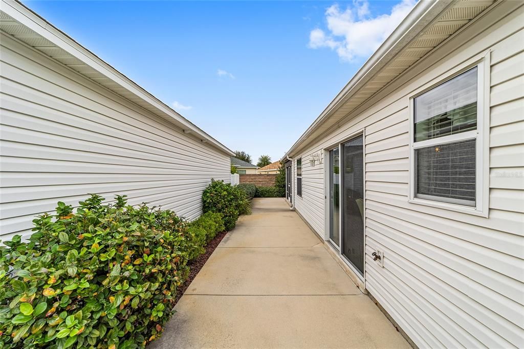 For Sale: $314,900 (2 beds, 2 baths, 1206 Square Feet)