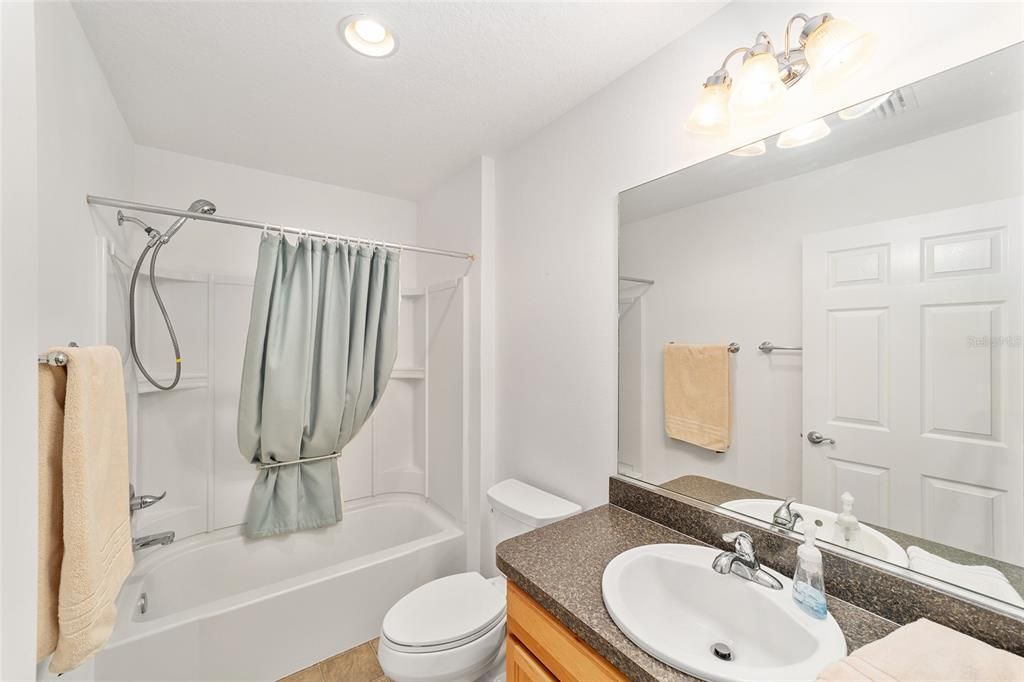 For Sale: $314,900 (2 beds, 2 baths, 1206 Square Feet)