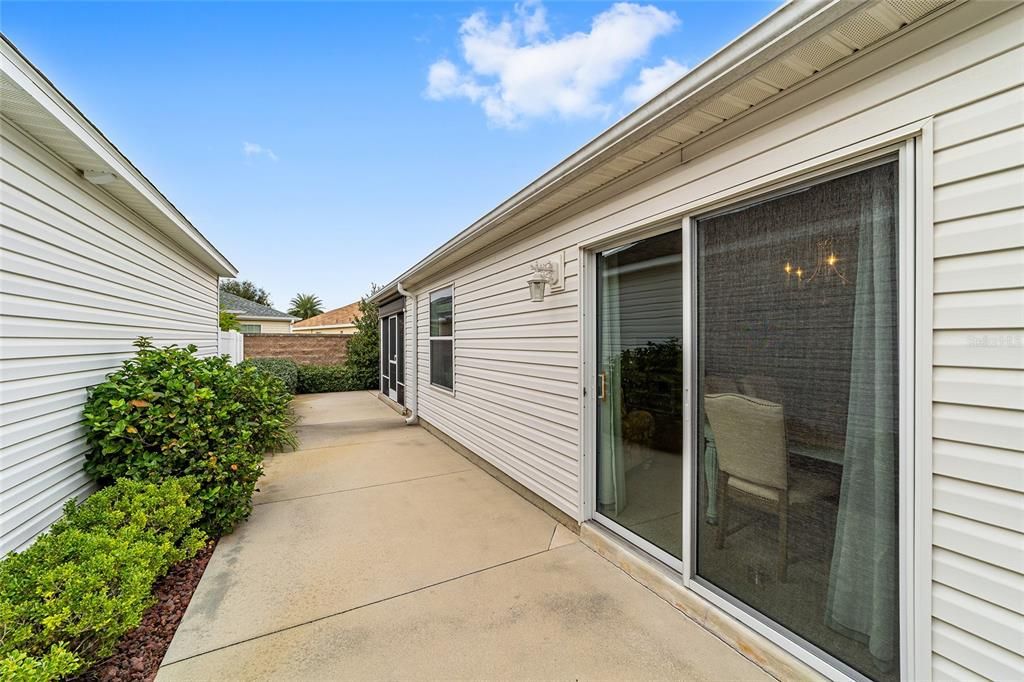 For Sale: $314,900 (2 beds, 2 baths, 1206 Square Feet)