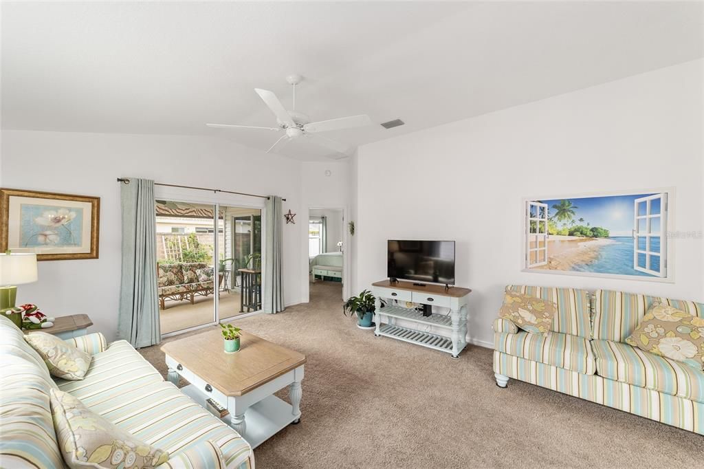 For Sale: $314,900 (2 beds, 2 baths, 1206 Square Feet)