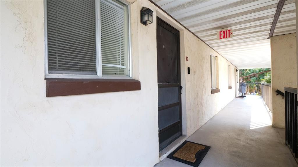 For Sale: $139,500 (2 beds, 1 baths, 888 Square Feet)