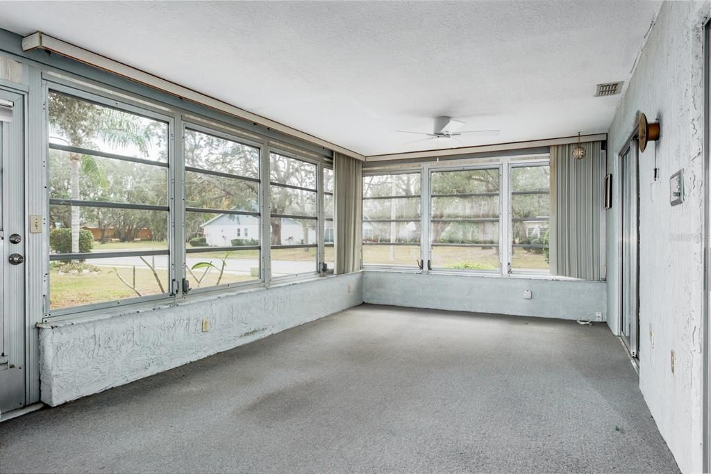 На продажу: $279,900 (2 спален, 2 ванн, 2001 Квадратных фут)