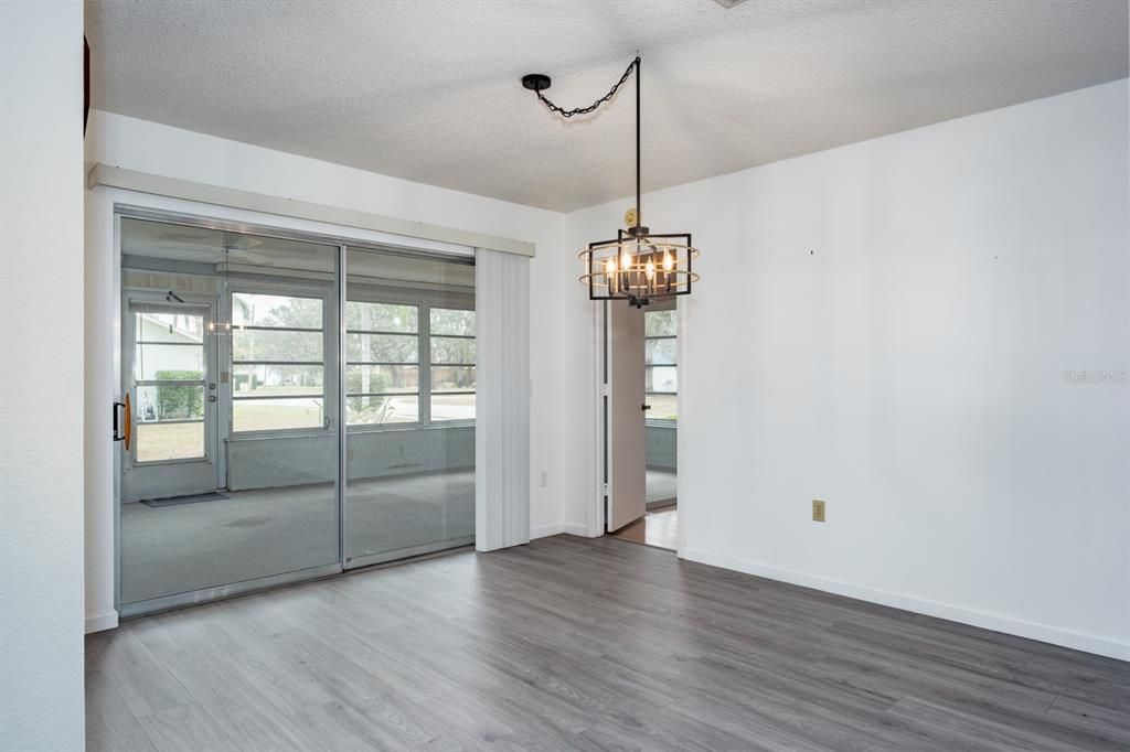 На продажу: $279,900 (2 спален, 2 ванн, 2001 Квадратных фут)