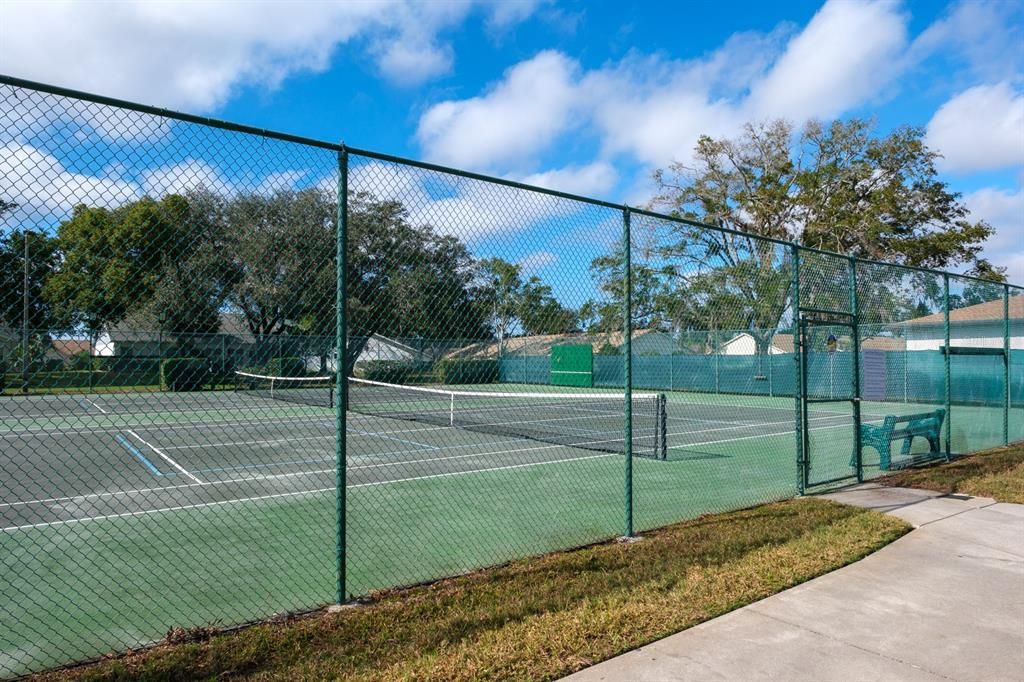 На продажу: $279,900 (2 спален, 2 ванн, 2001 Квадратных фут)