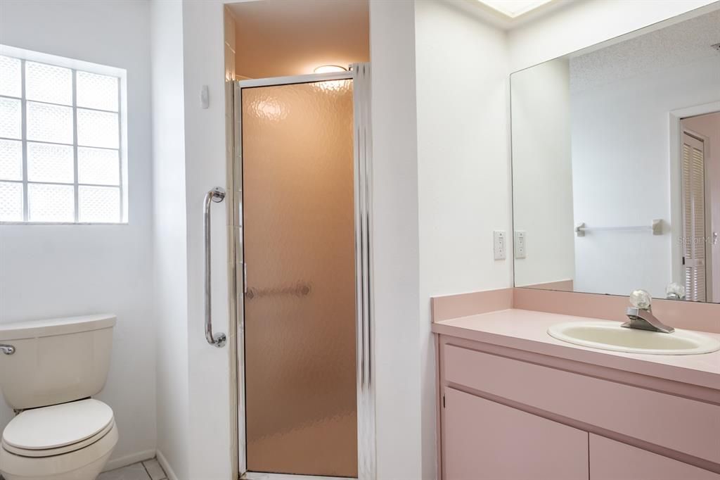 На продажу: $279,900 (2 спален, 2 ванн, 2001 Квадратных фут)