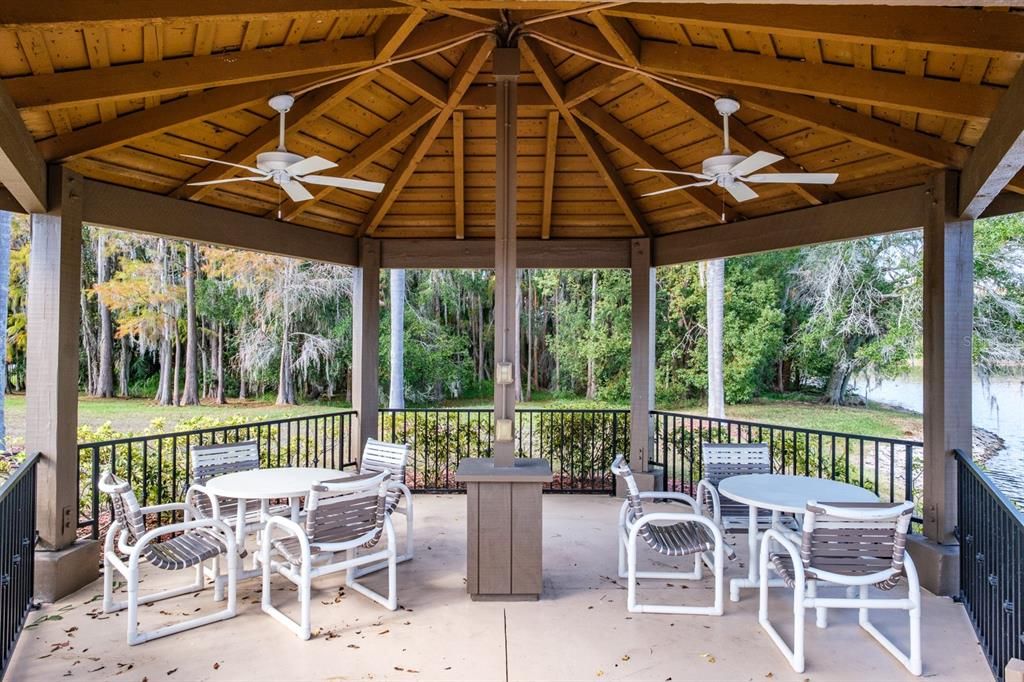 На продажу: $279,900 (2 спален, 2 ванн, 2001 Квадратных фут)