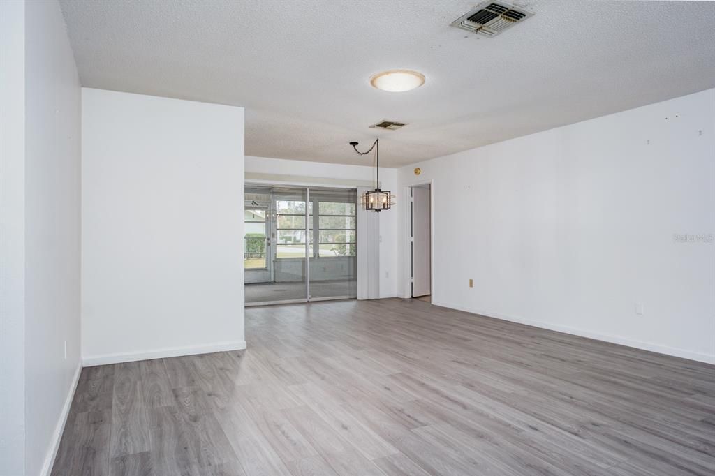 На продажу: $279,900 (2 спален, 2 ванн, 2001 Квадратных фут)