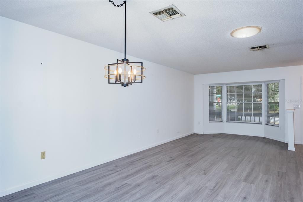 На продажу: $279,900 (2 спален, 2 ванн, 2001 Квадратных фут)