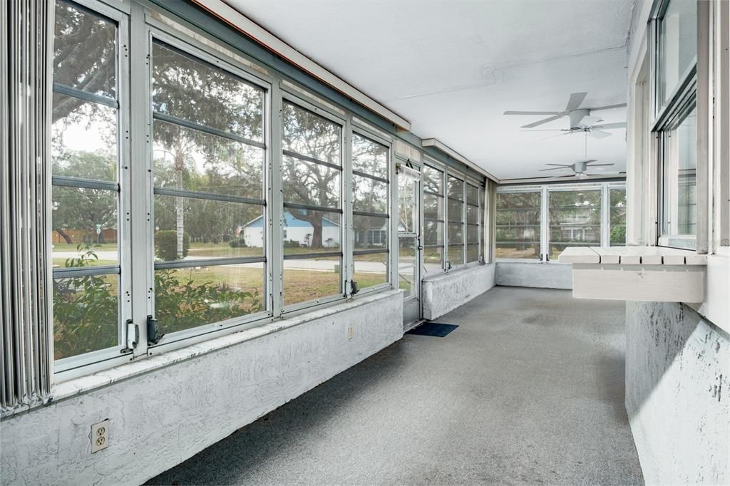 На продажу: $279,900 (2 спален, 2 ванн, 2001 Квадратных фут)