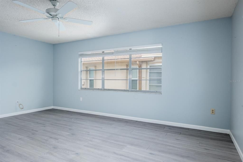 На продажу: $279,900 (2 спален, 2 ванн, 2001 Квадратных фут)