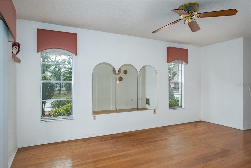 На продажу: $279,900 (2 спален, 2 ванн, 2001 Квадратных фут)