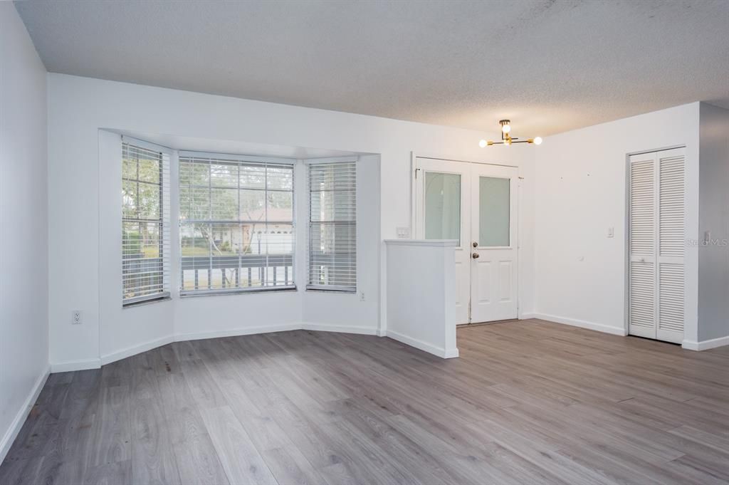 На продажу: $279,900 (2 спален, 2 ванн, 2001 Квадратных фут)