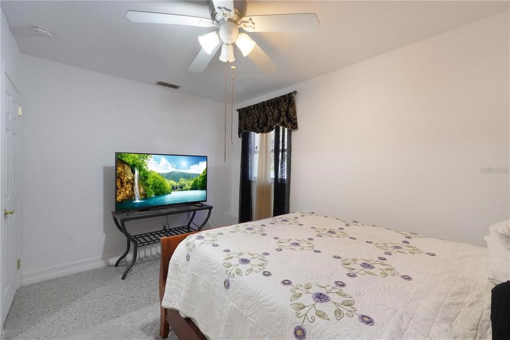 For Sale: $380,000 (4 beds, 2 baths, 1652 Square Feet)