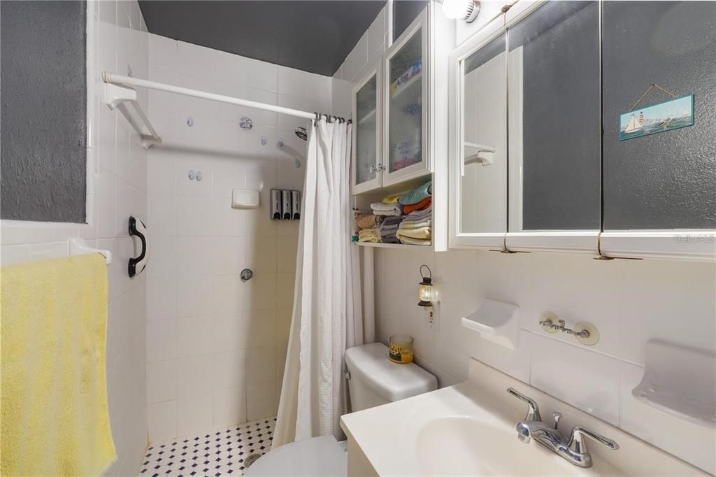 For Sale: $380,000 (4 beds, 2 baths, 1652 Square Feet)