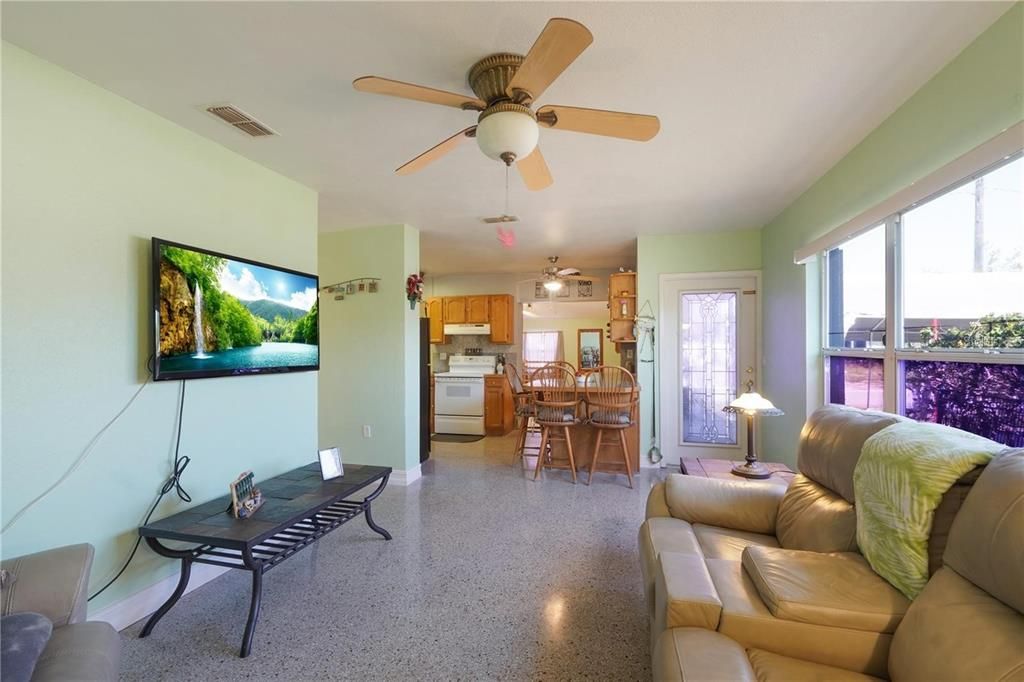 For Sale: $380,000 (4 beds, 2 baths, 1652 Square Feet)