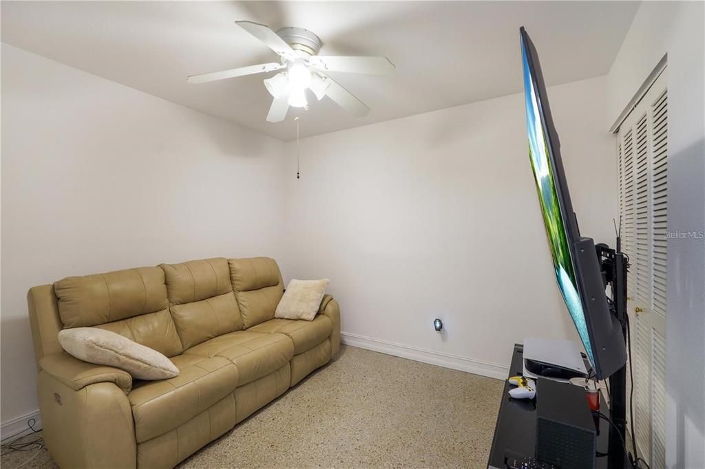 For Sale: $380,000 (4 beds, 2 baths, 1652 Square Feet)