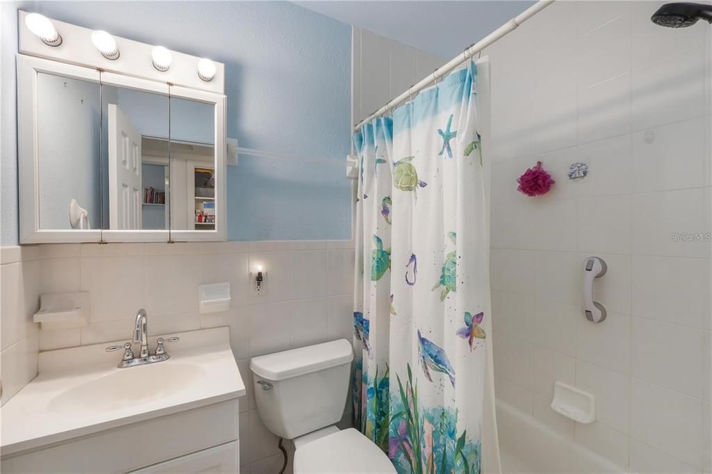 For Sale: $380,000 (4 beds, 2 baths, 1652 Square Feet)