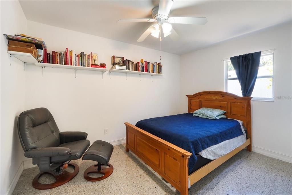 For Sale: $380,000 (4 beds, 2 baths, 1652 Square Feet)