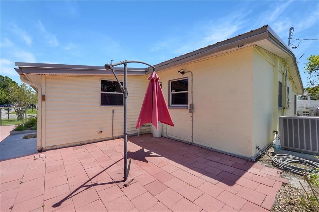 For Sale: $380,000 (4 beds, 2 baths, 1652 Square Feet)