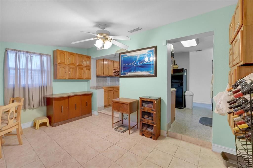 For Sale: $380,000 (4 beds, 2 baths, 1652 Square Feet)