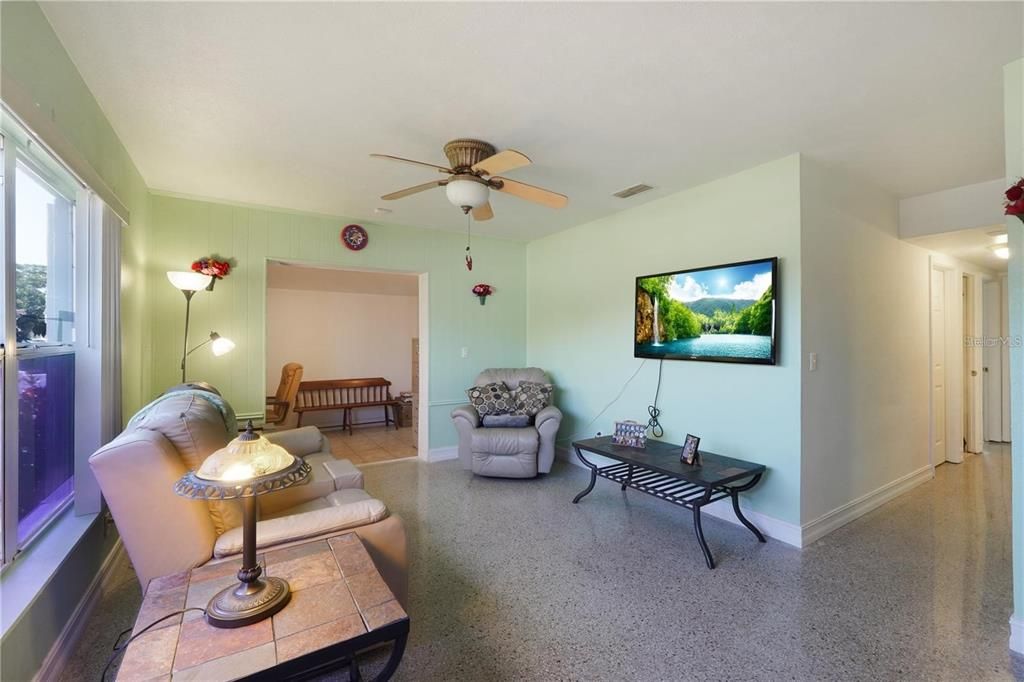 For Sale: $380,000 (4 beds, 2 baths, 1652 Square Feet)