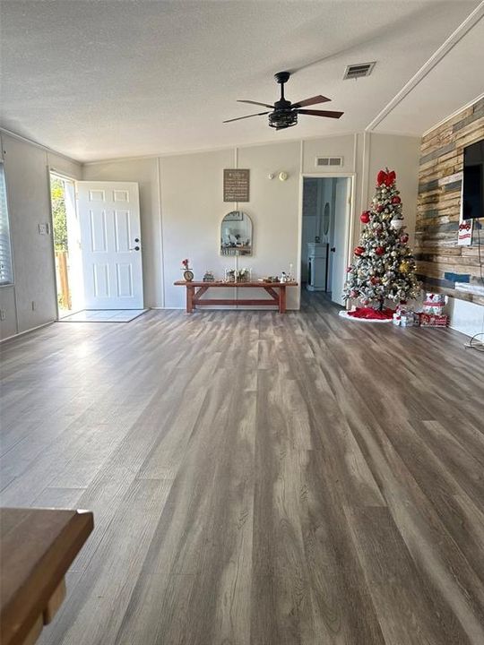 For Sale: $325,000 (4 beds, 2 baths, 2432 Square Feet)