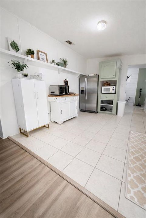 For Sale: $330,000 (4 beds, 2 baths, 2432 Square Feet)